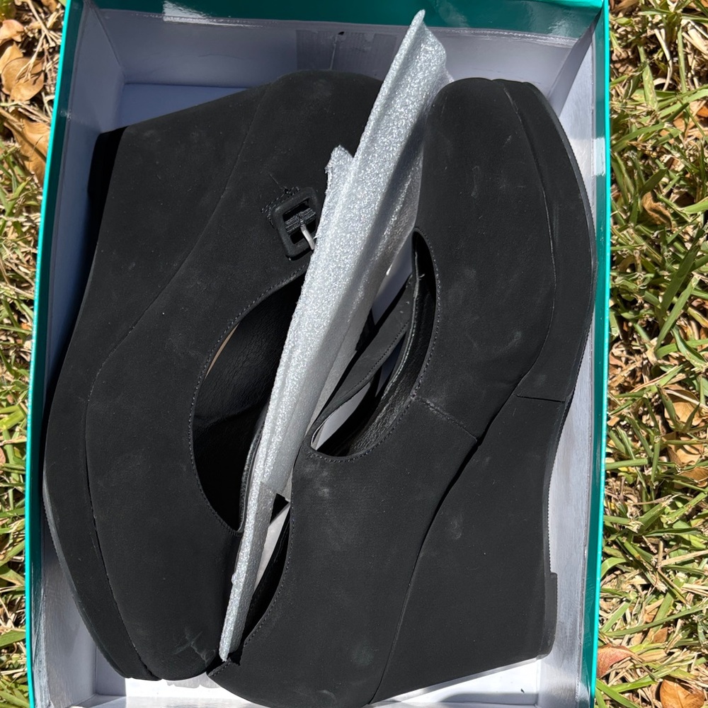 🎀 Elegant Black Platform Wedge Shoes 🎀